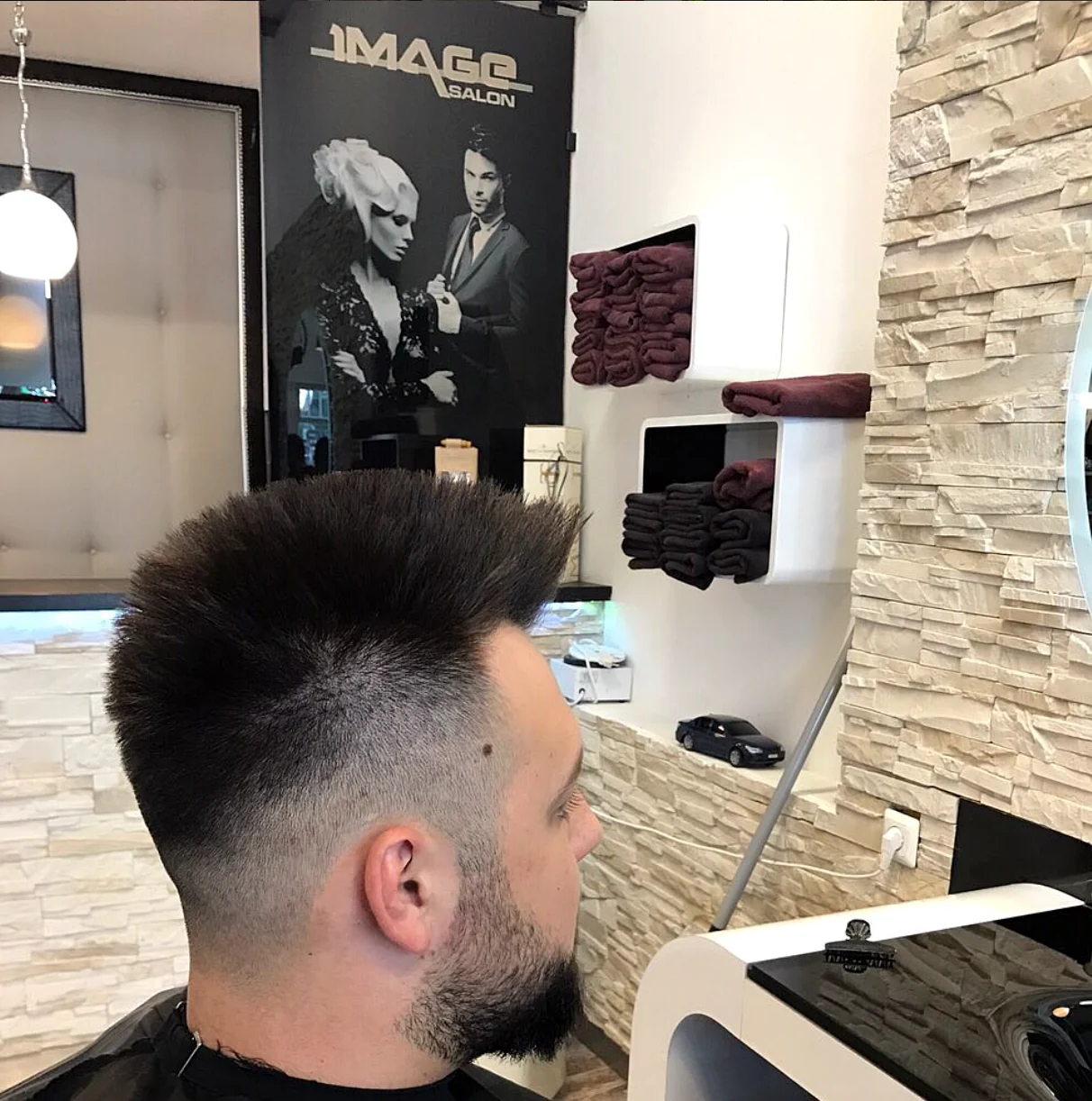 Fertiger Herrenhaarschnitt im Salon